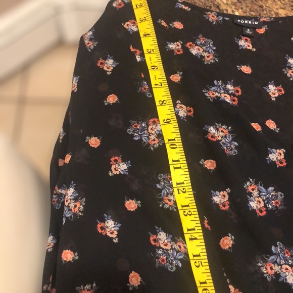 Torrid Black Floral Sheer Button Down Tunic Sz 4X - Picture 13 of 16